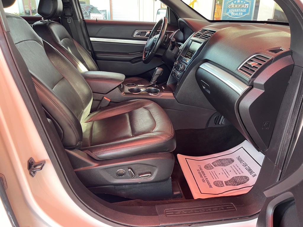2016 Ford Explorer Image 19