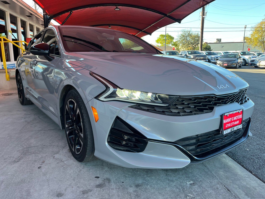 2022 Kia K5 Image 1