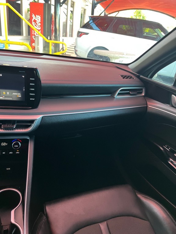 2022 Kia K5 Image 10