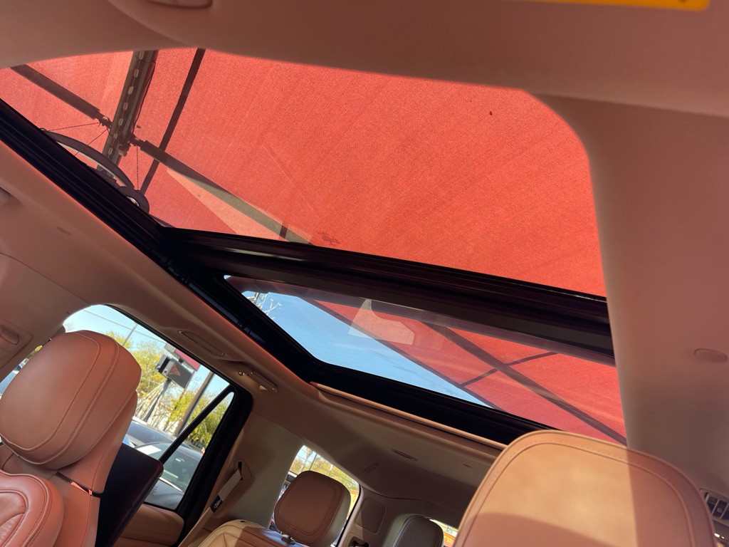 2019 Lincoln Navigator Image 9