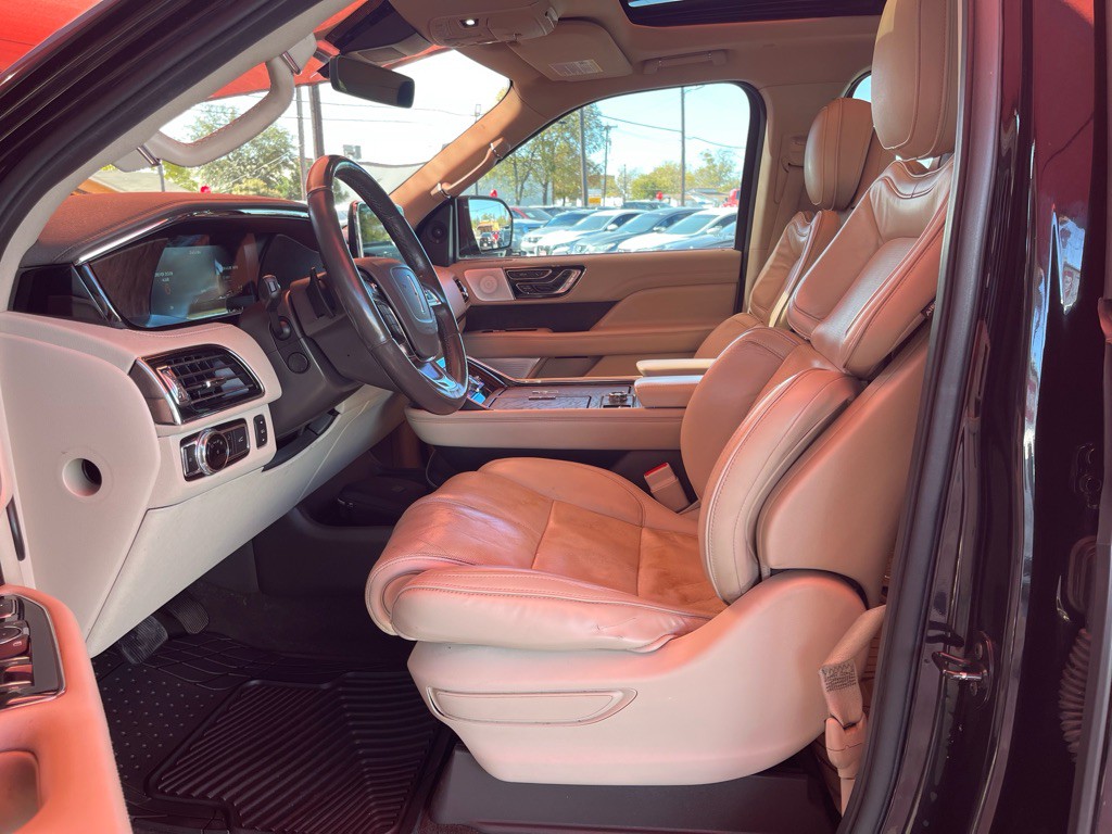 2019 Lincoln Navigator Image 10