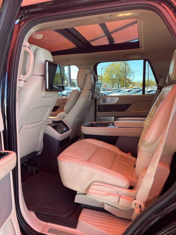 2019 Lincoln Navigator Image 18