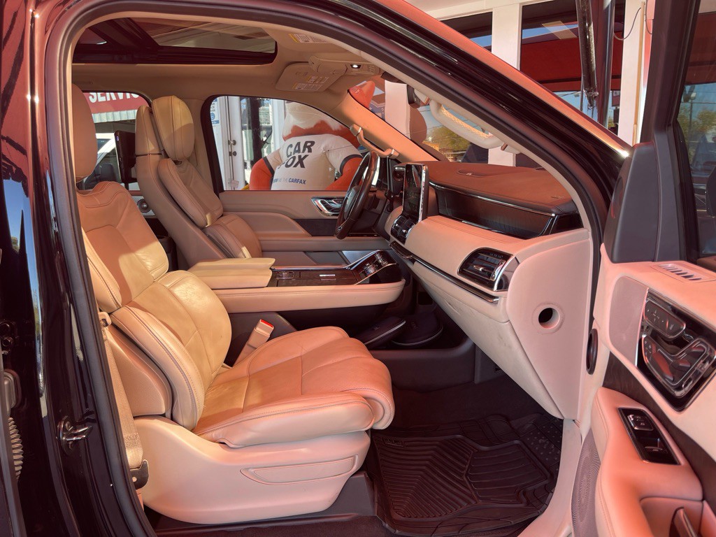 2019 Lincoln Navigator Image 25