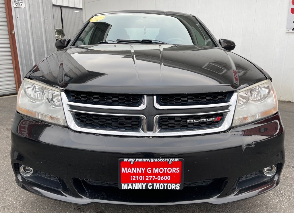 2011 Dodge Avenger Image 2