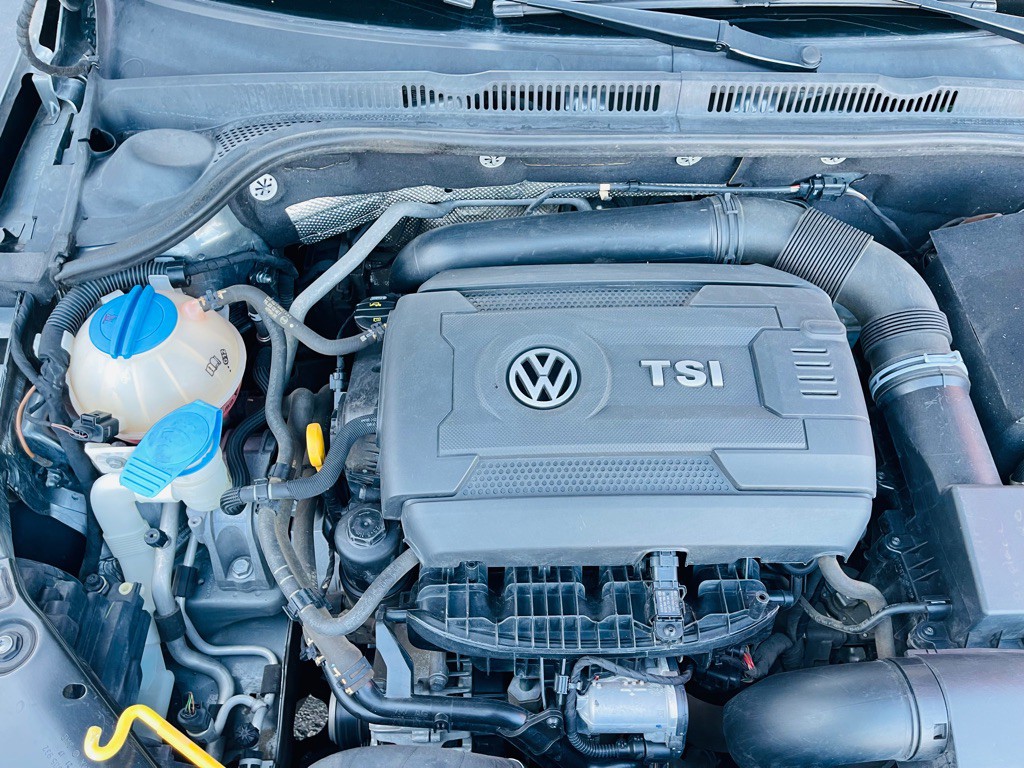 2017 Volkswagen Jetta Image 2