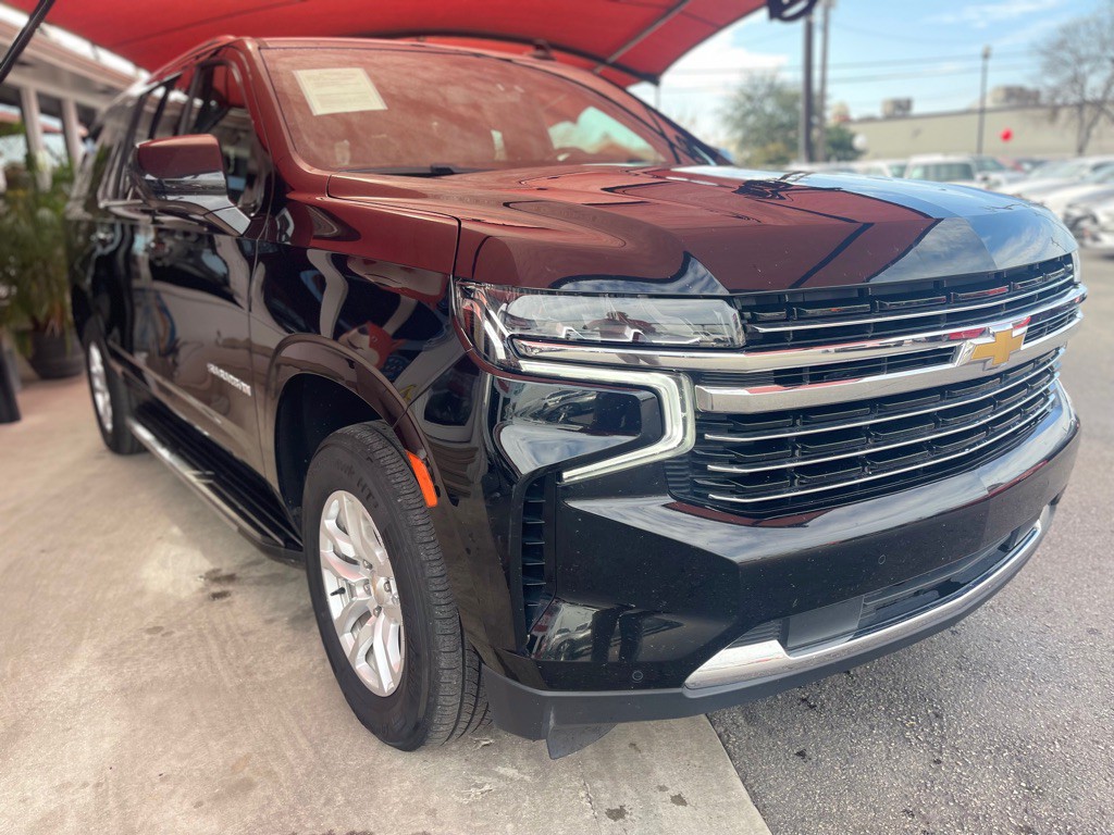 2023 Chevrolet Suburban Image 1