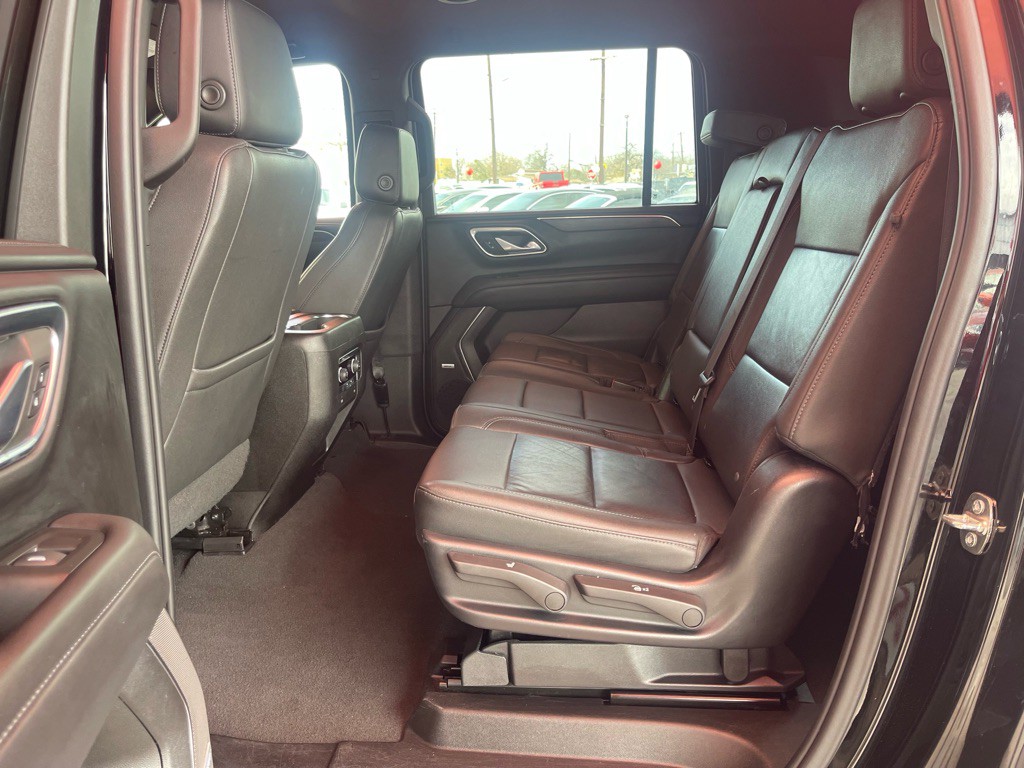 2023 Chevrolet Suburban Image 5