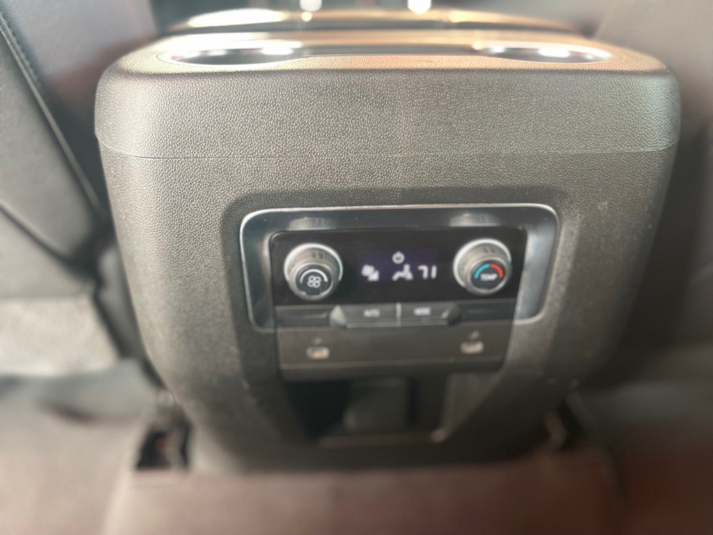2023 Chevrolet Suburban Image 9