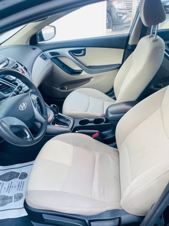 2016 Hyundai Elantra Image 2