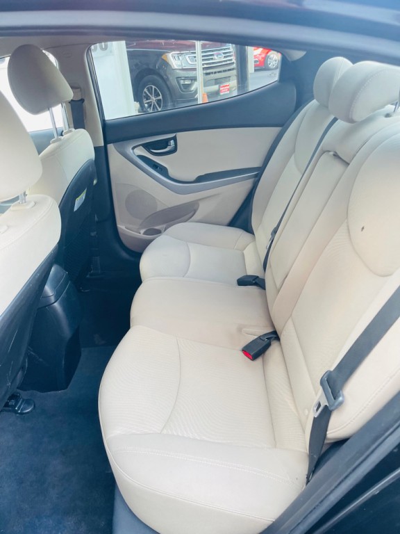 2016 Hyundai Elantra Image 3