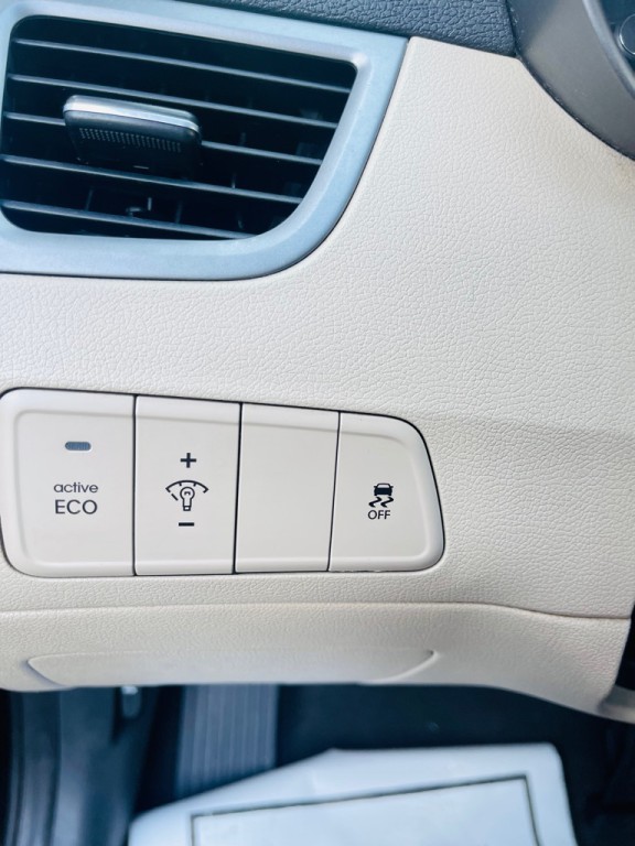 2016 Hyundai Elantra Image 7