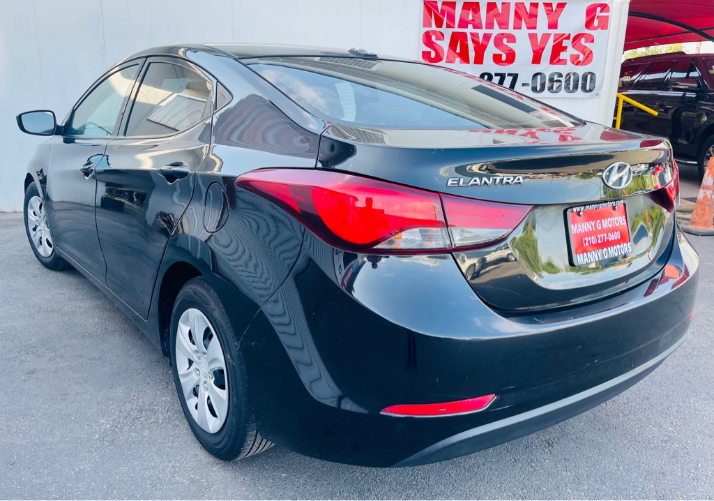 2016 Hyundai Elantra Image 12
