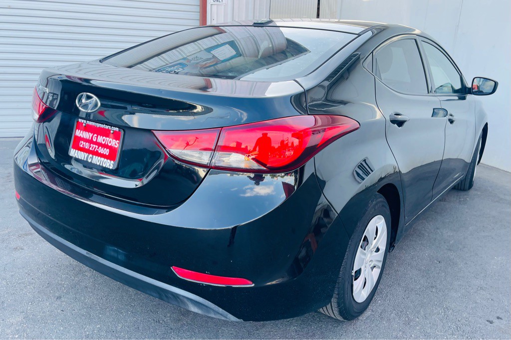 2016 Hyundai Elantra Image 14