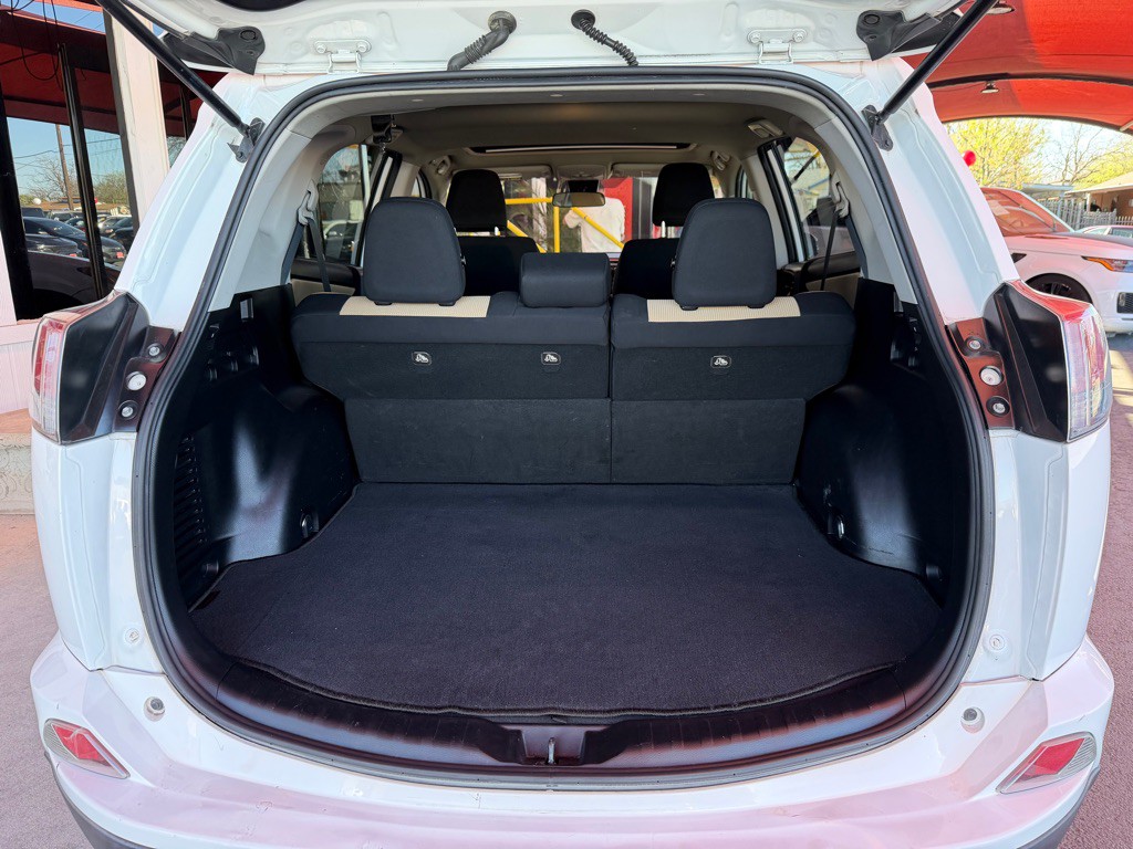 2017 Toyota Rav4 Image 16