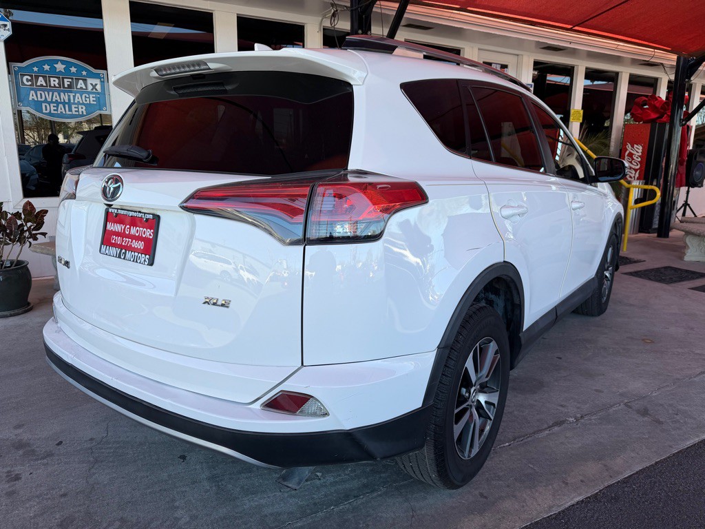 2017 Toyota Rav4 Image 18