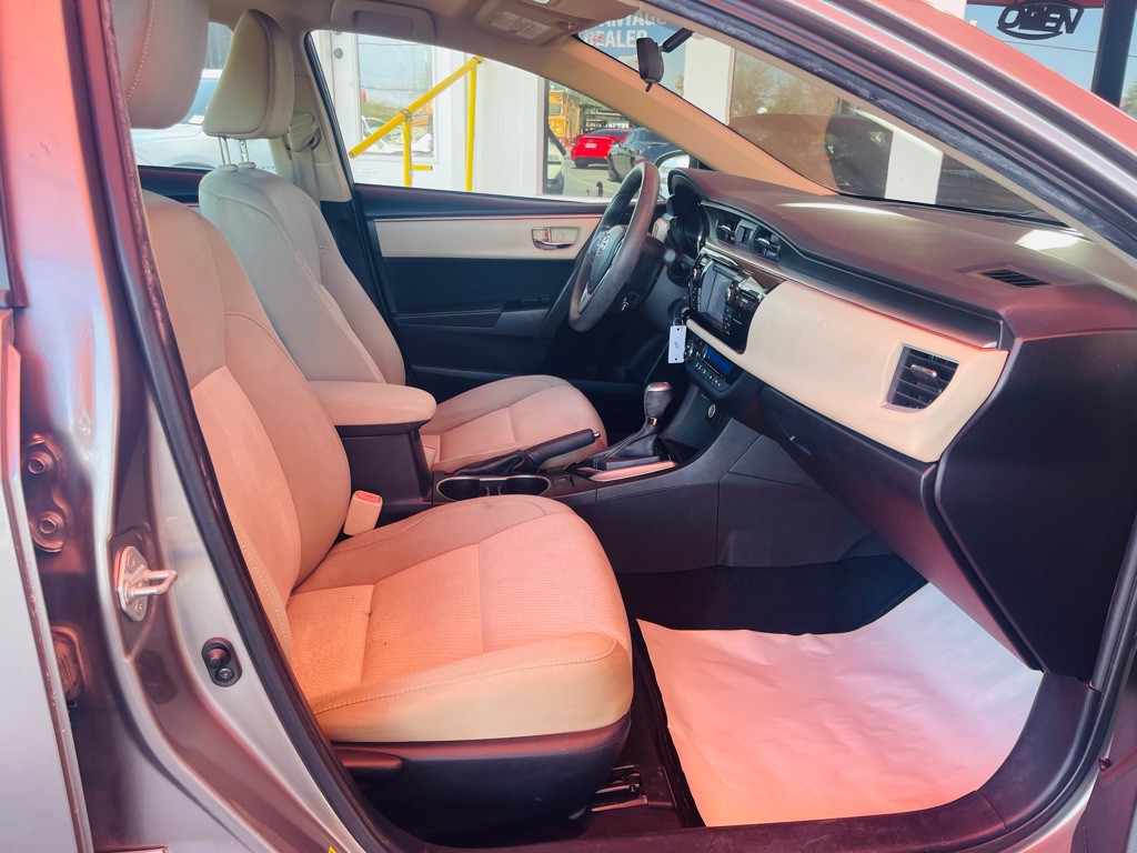 2015 Toyota Corolla Image 14