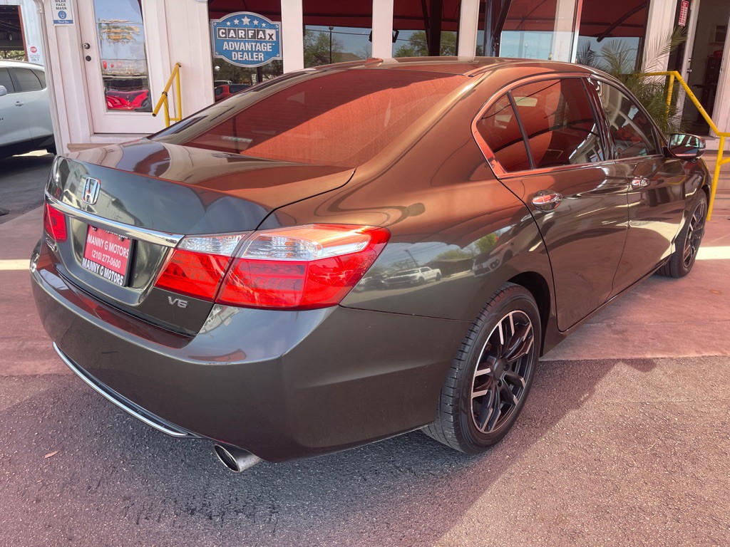 2013 Honda Accord Image 17