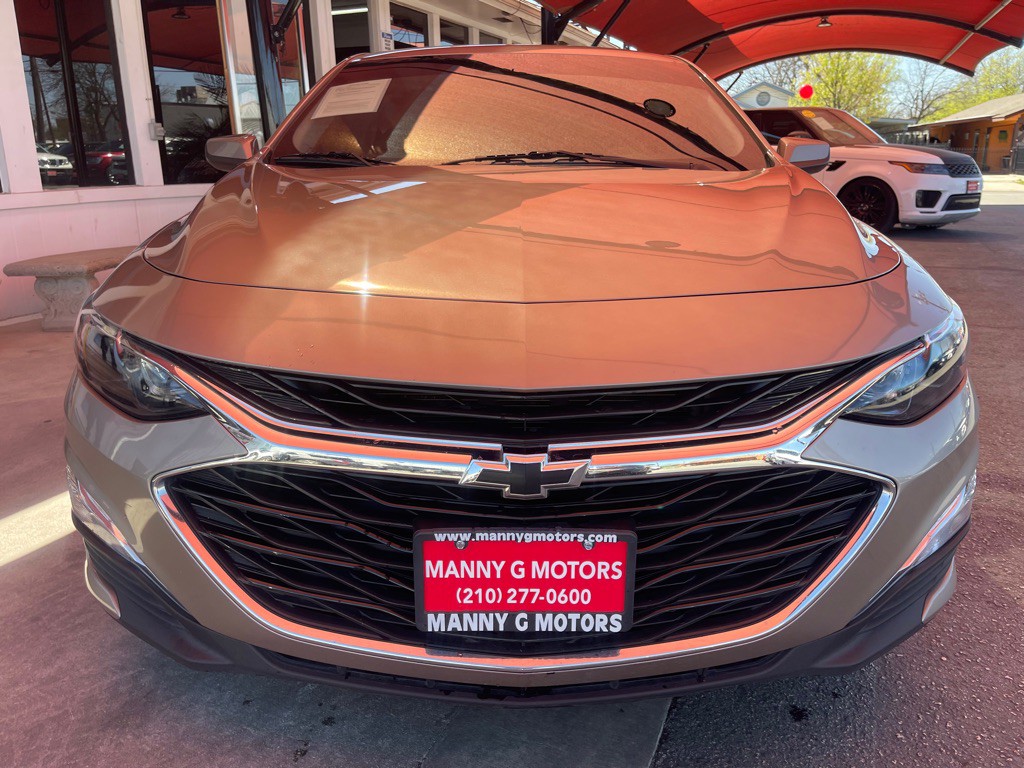 2022 Chevrolet Malibu Image 2