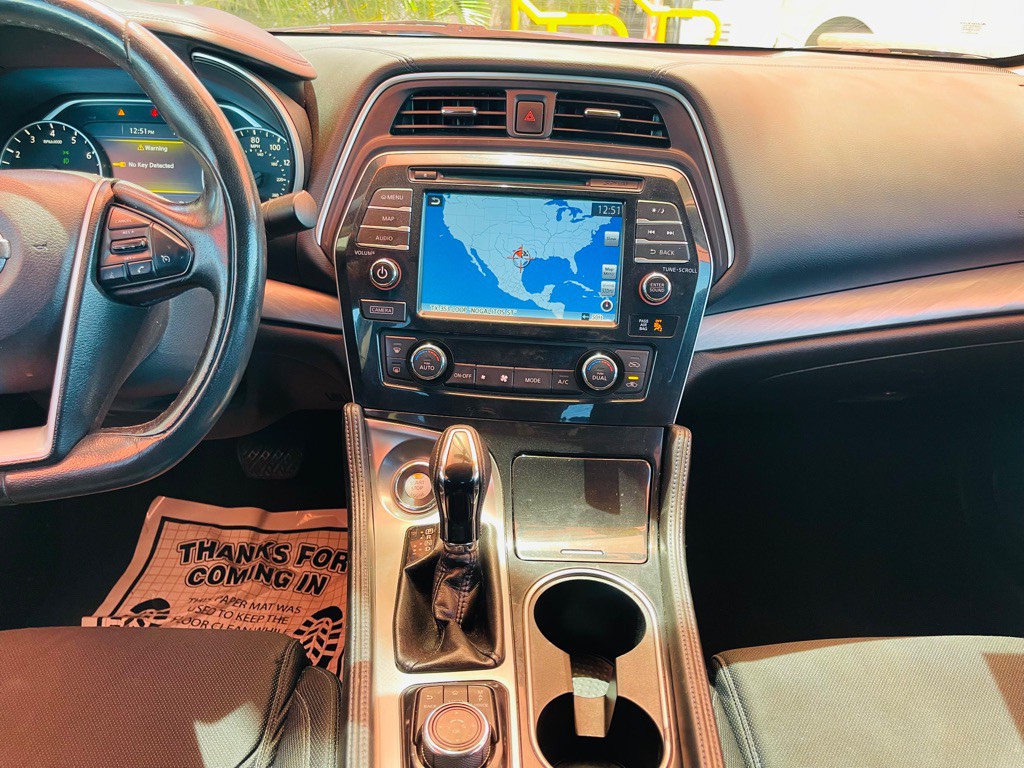 2017 Nissan Maxima Image 8