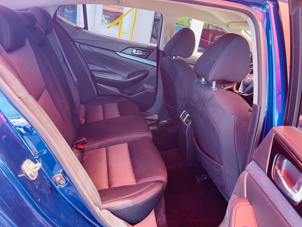 2017 Nissan Maxima Image 13
