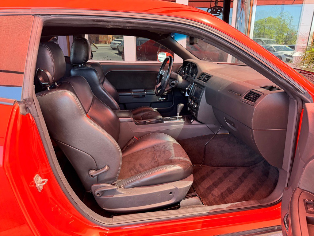 2008 Dodge Challenger Image 30