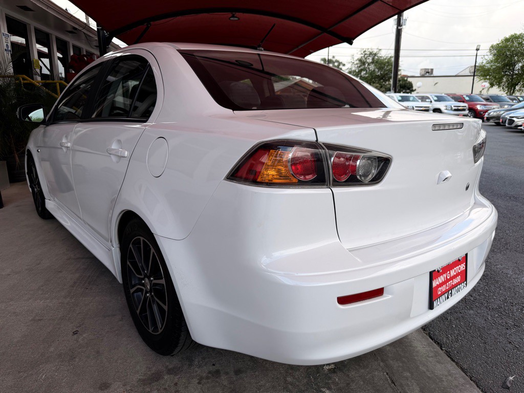 2016 Mitsubishi Lancer Image 9