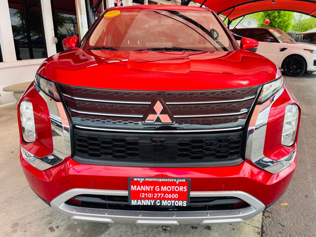 2022 Mitsubishi Outlander Image 2