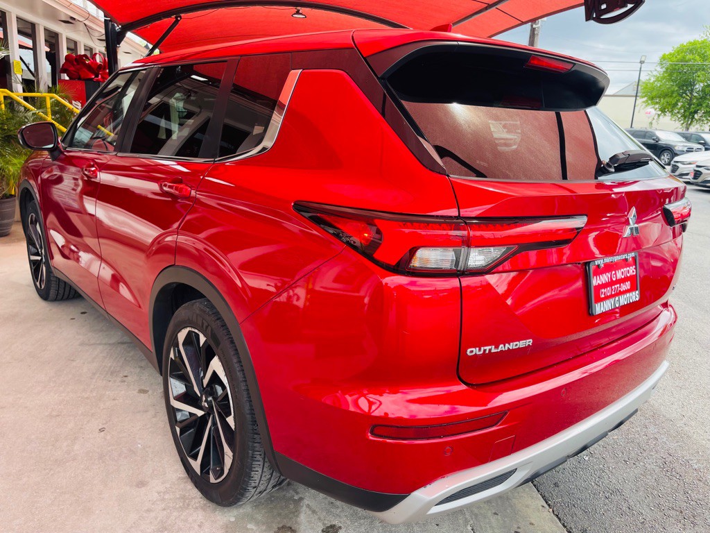 2022 Mitsubishi Outlander Image 12