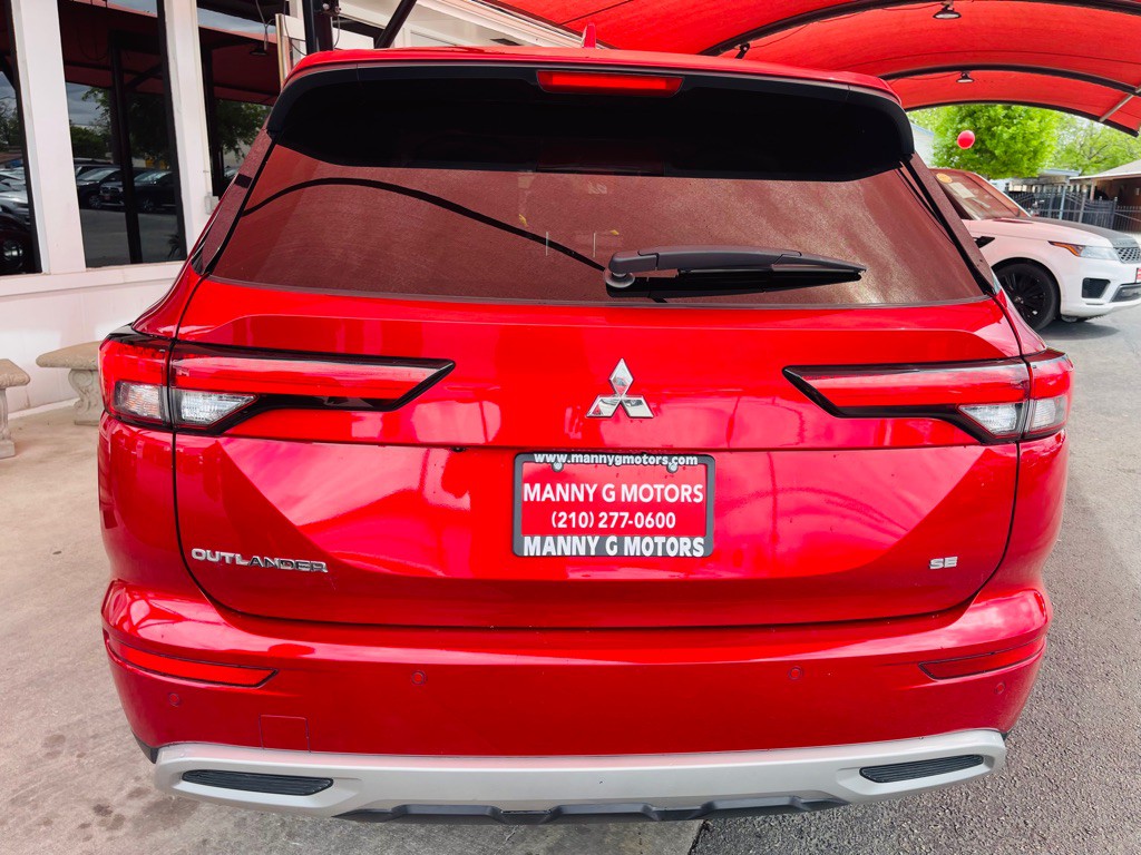 2022 Mitsubishi Outlander Image 13
