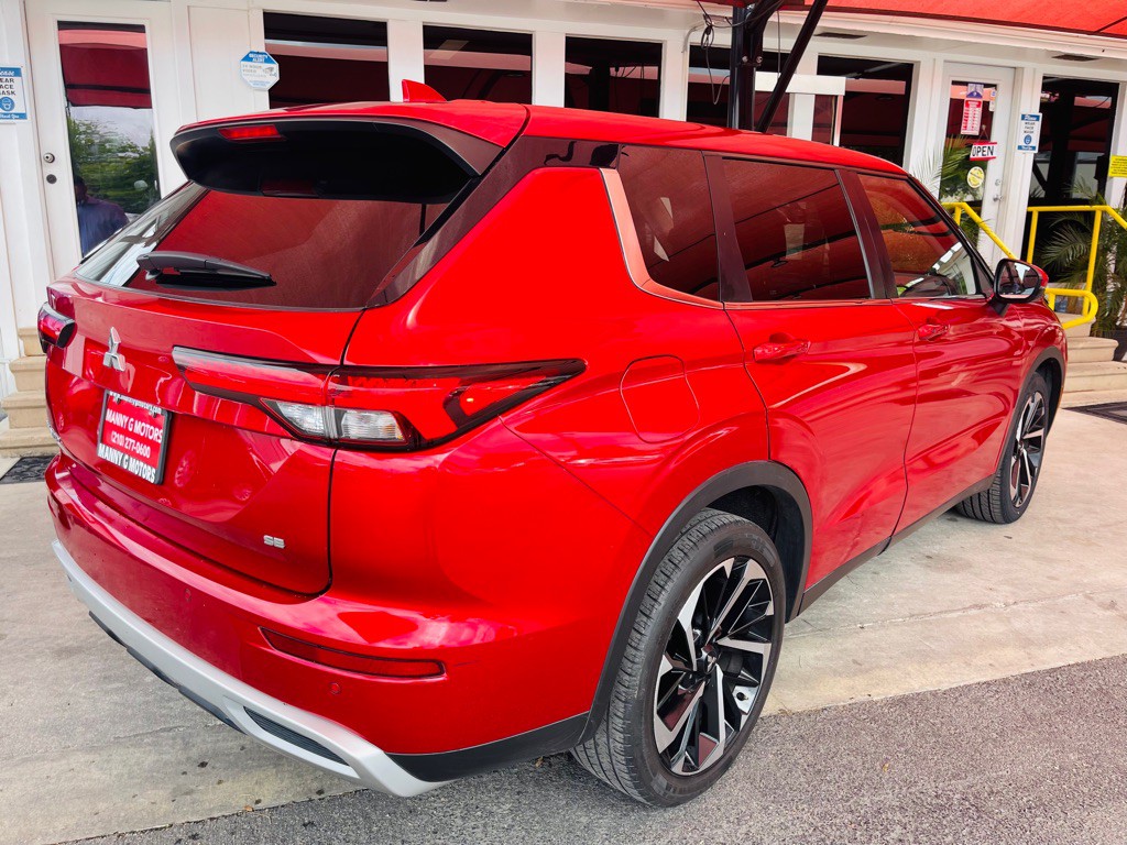 2022 Mitsubishi Outlander Image 16