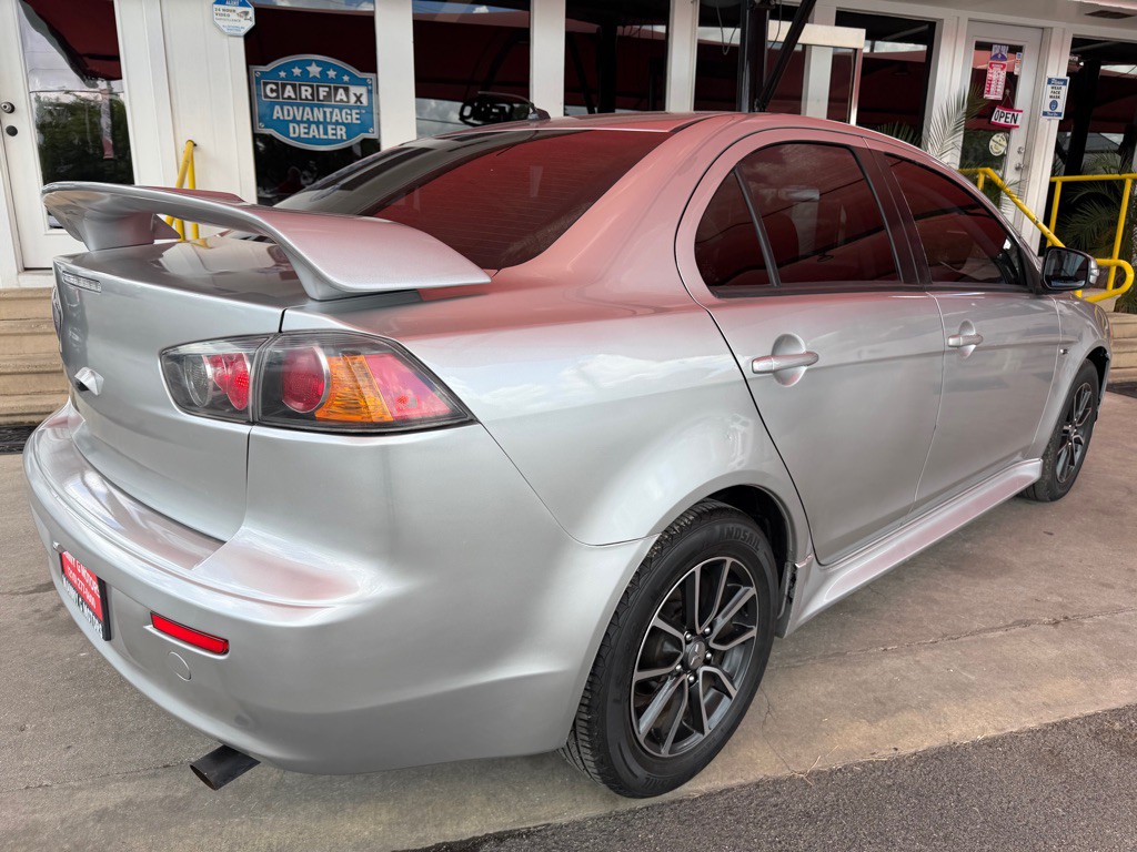 2017 Mitsubishi Lancer Image 16