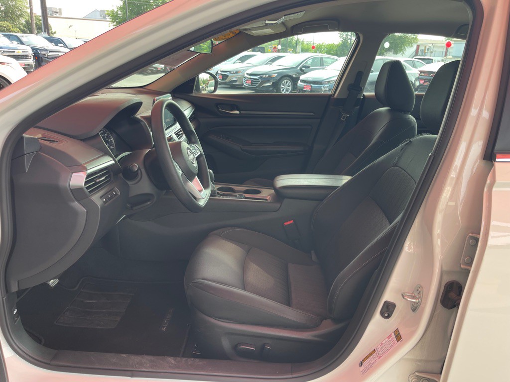 2025 Nissan Altima Image 4