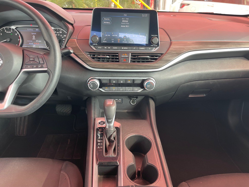 2025 Nissan Altima Image 8