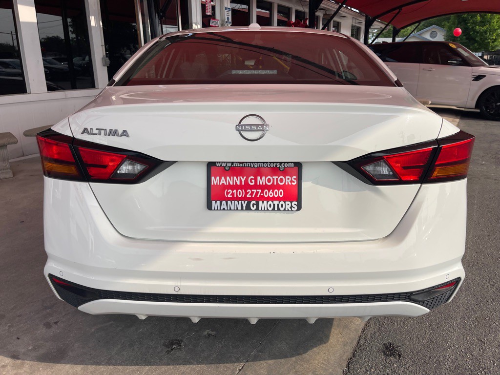 2025 Nissan Altima Image 13