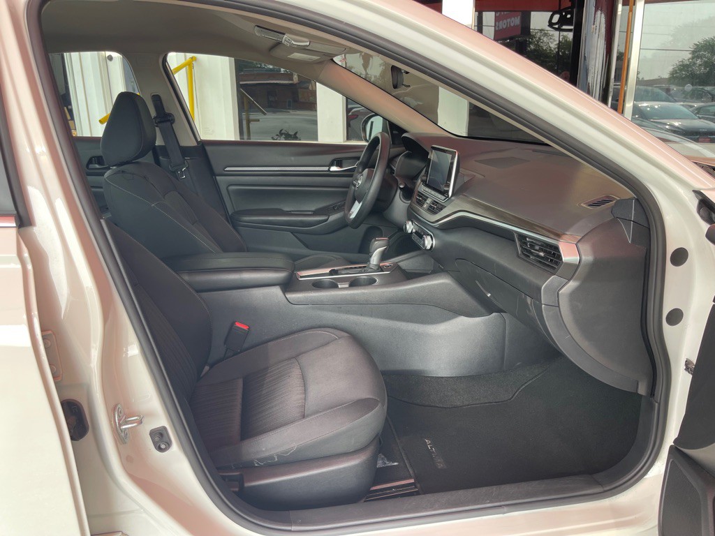 2025 Nissan Altima Image 16