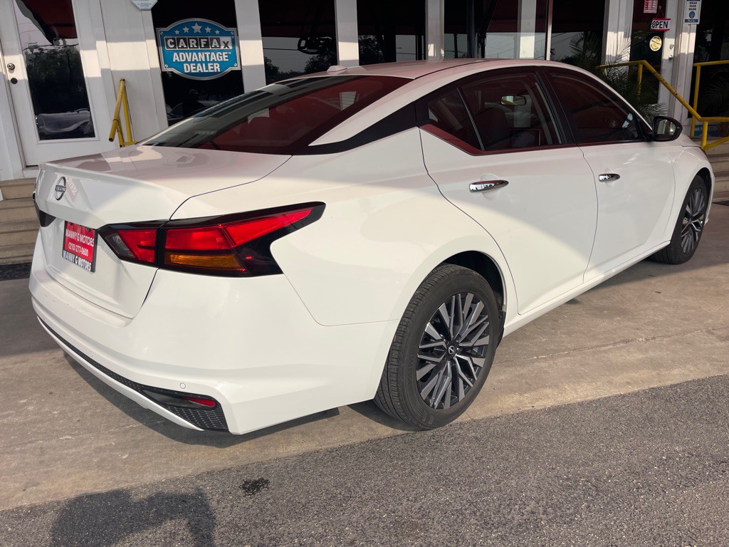 2025 Nissan Altima Image 17