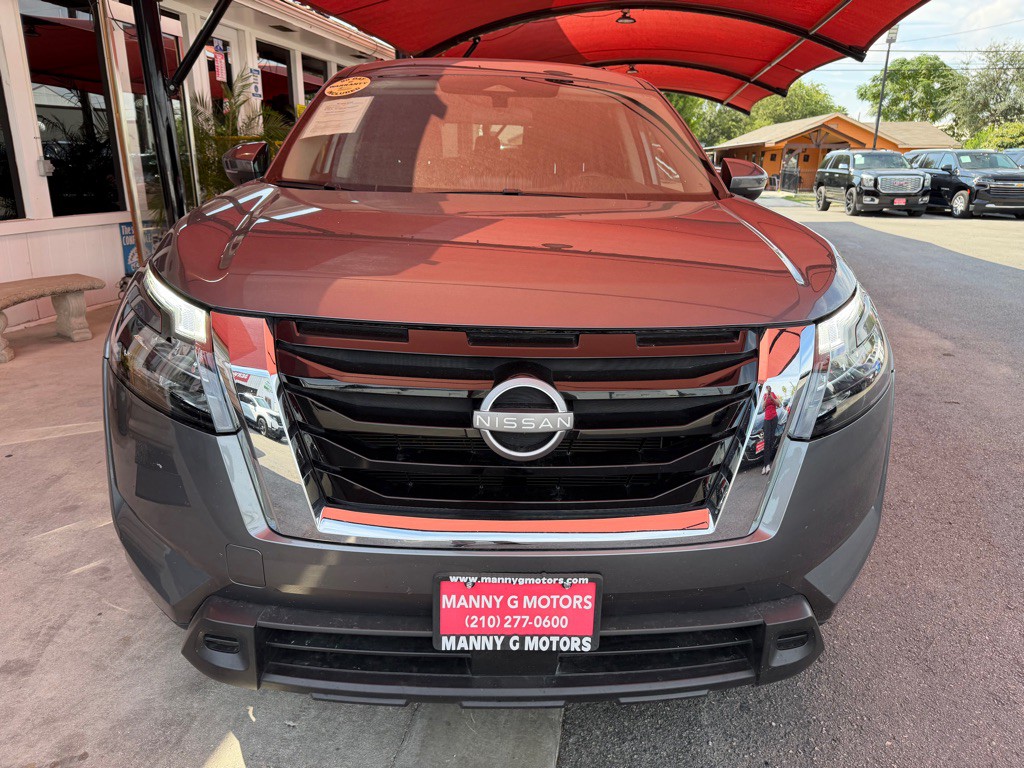 2025 Nissan Pathfinder Image 2