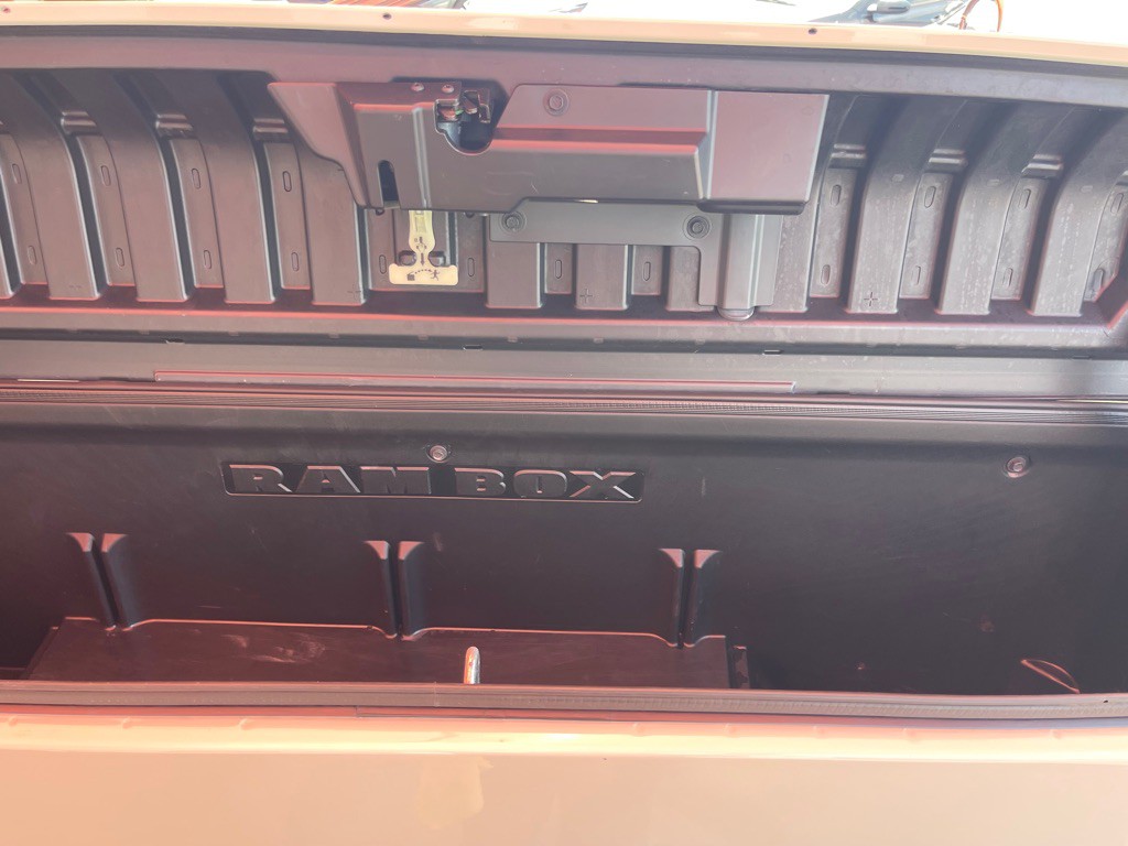 2016 RAM 1500 Image 17