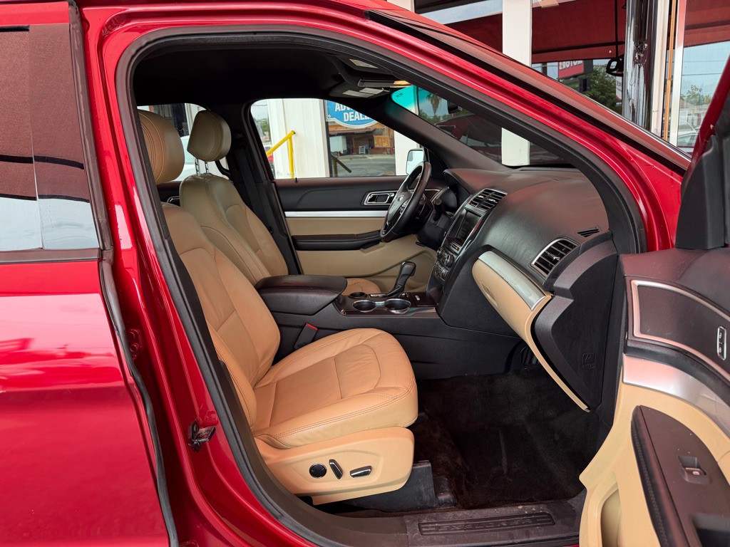 2016 Ford Explorer Image 18