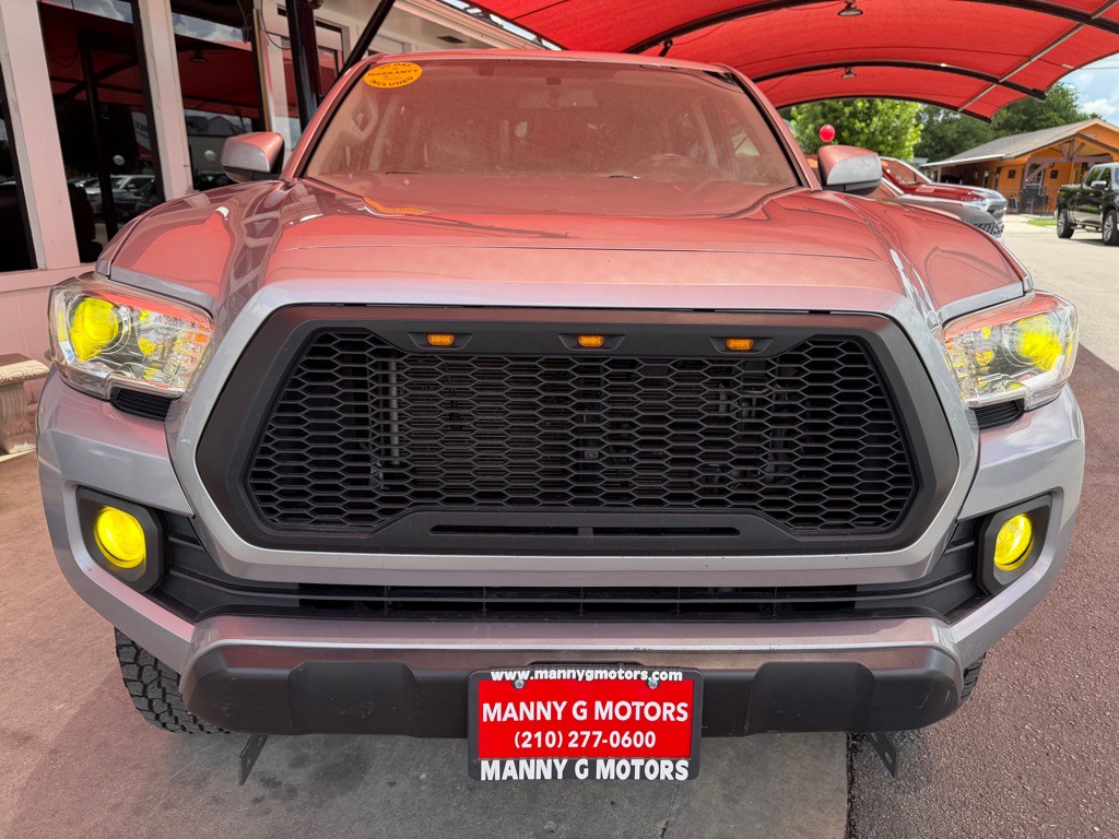 2017 Toyota Tacoma Image 2