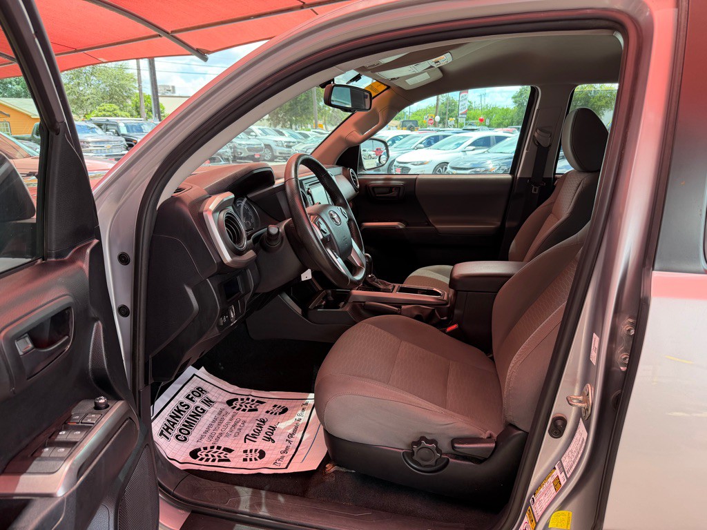 2017 Toyota Tacoma Image 4