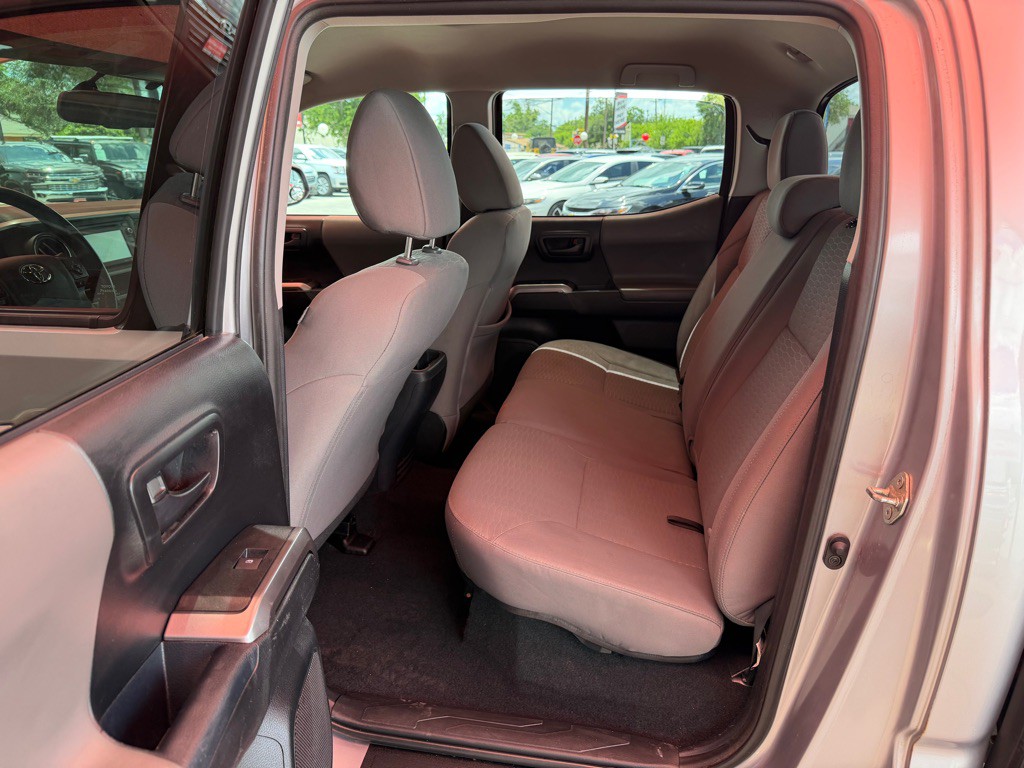 2017 Toyota Tacoma Image 5