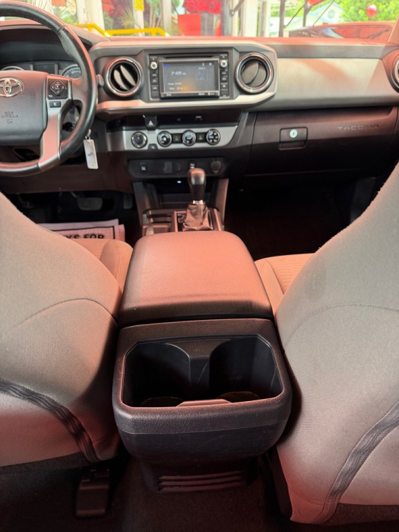 2017 Toyota Tacoma Image 9