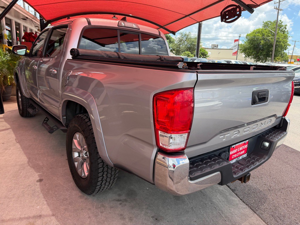 2017 Toyota Tacoma Image 13