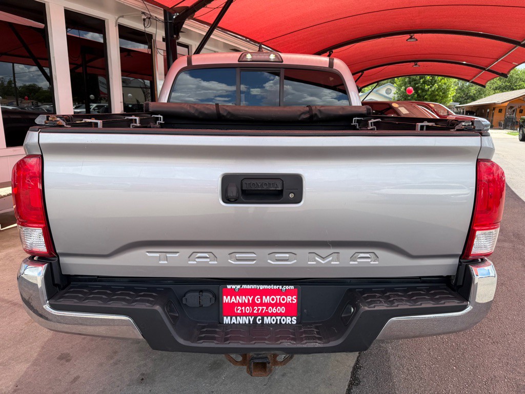 2017 Toyota Tacoma Image 14