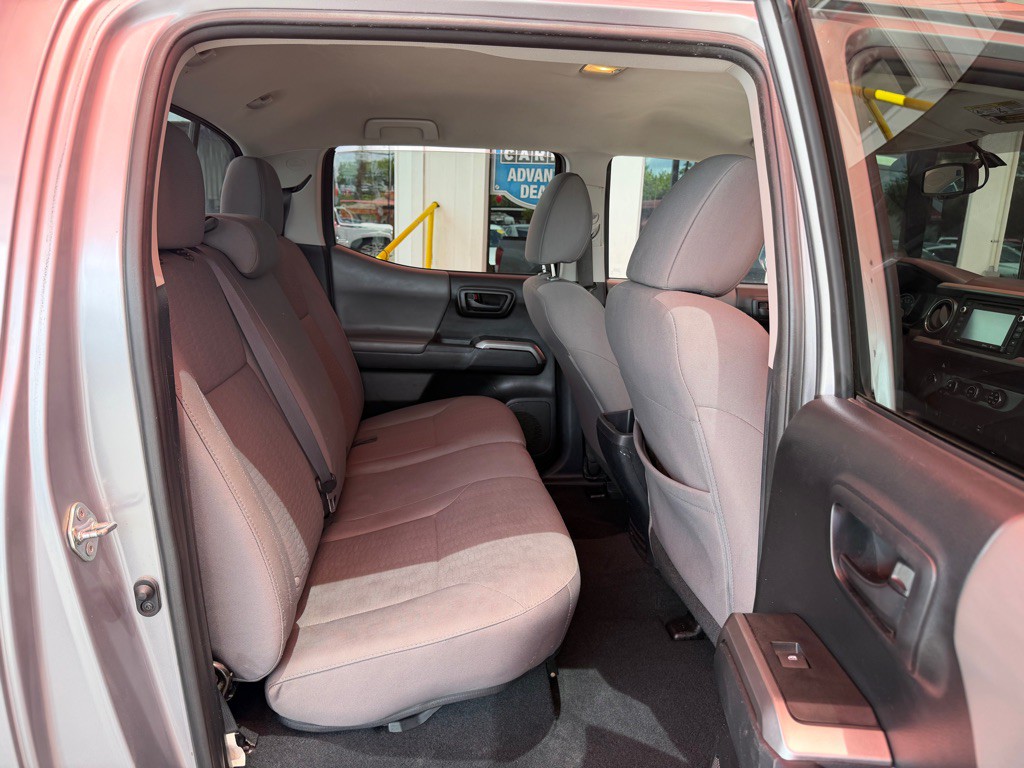 2017 Toyota Tacoma Image 15