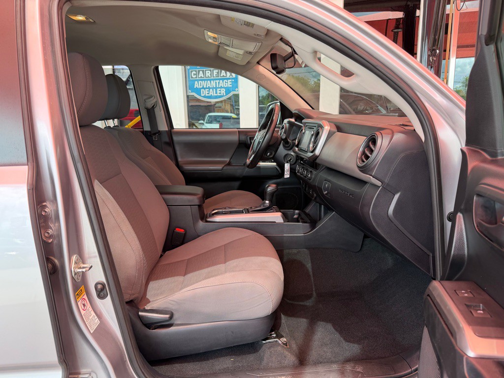 2017 Toyota Tacoma Image 16