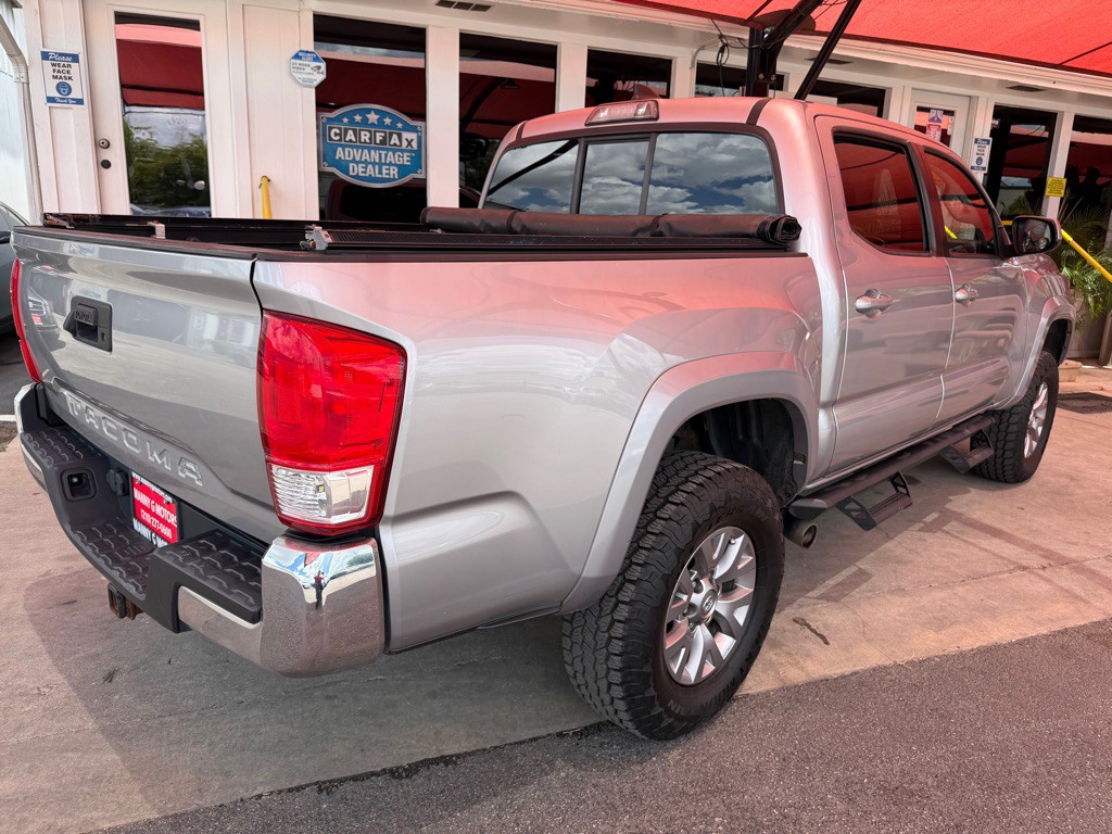 2017 Toyota Tacoma Image 17