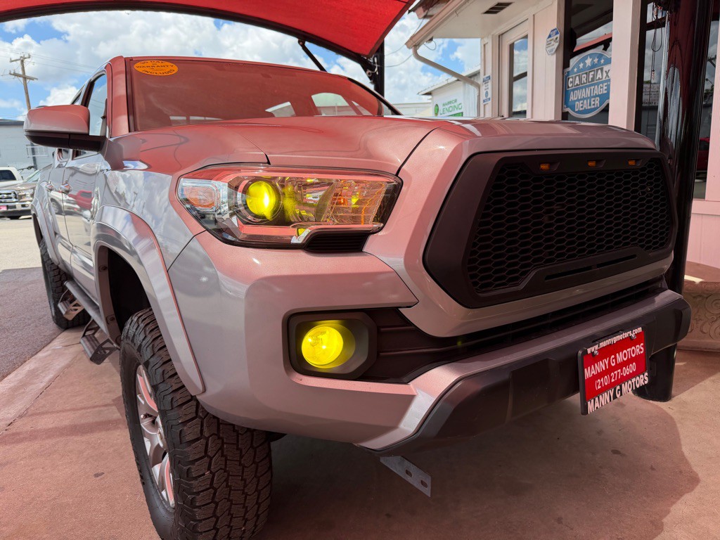 2017 Toyota Tacoma Image 18