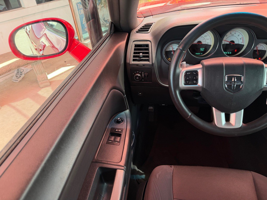 2014 Dodge Challenger Image 7